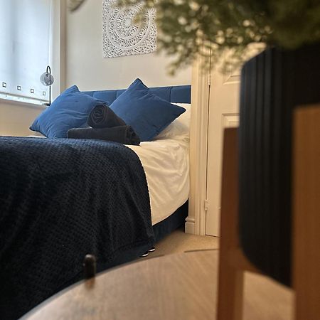 2 Bdr City Centre Apartment With Parking Cardiff Exterior foto