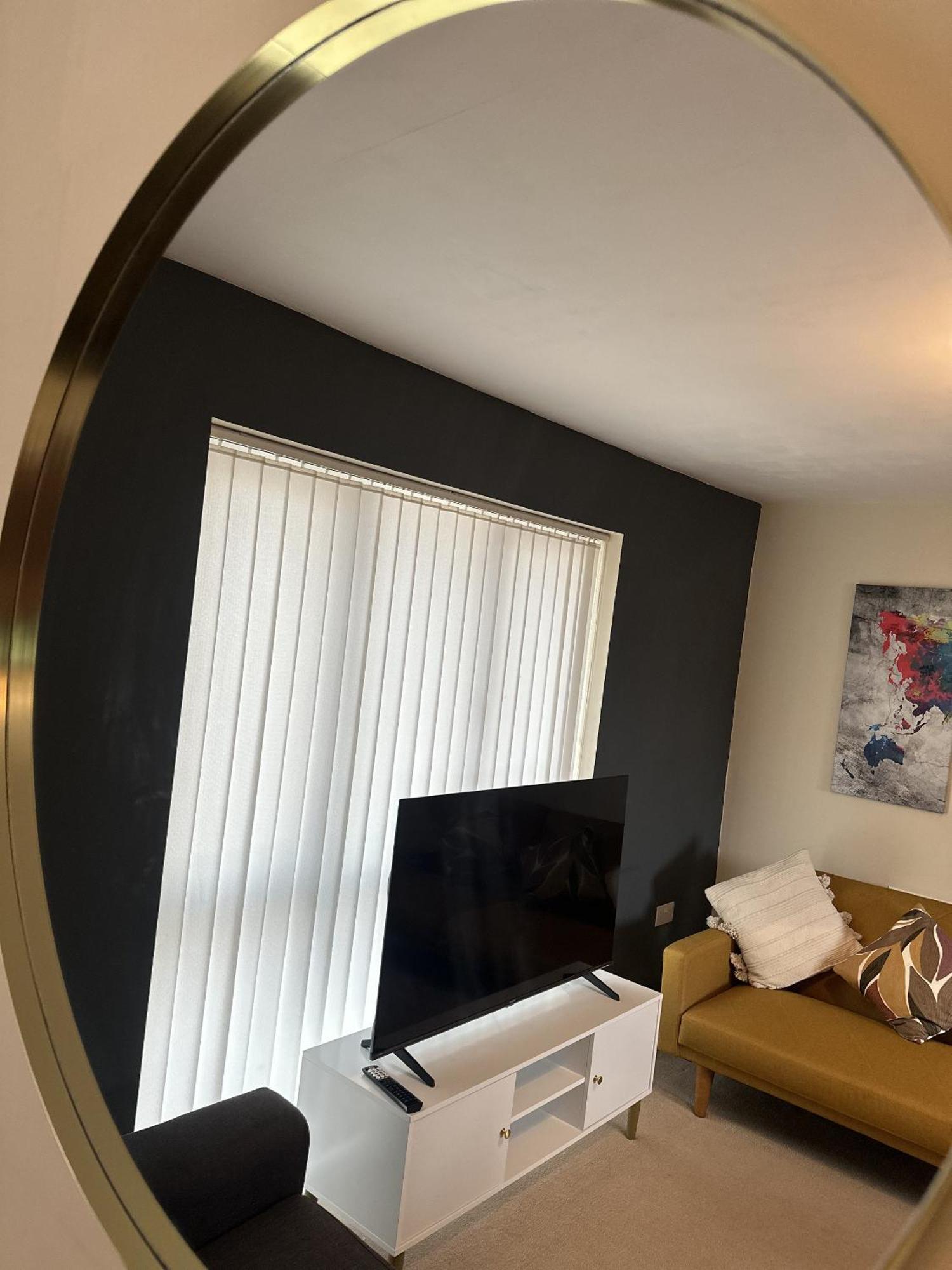 2 Bdr City Centre Apartment With Parking Cardiff Exterior foto